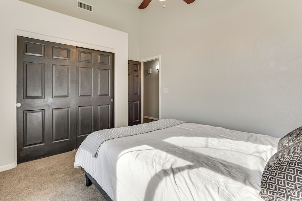 Fenced Backyard Oasis: Pet-friendly Avondale Home