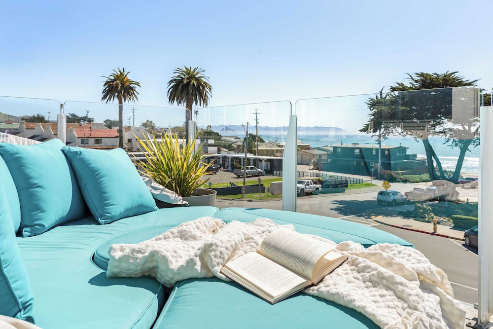 Cayucos Duo 2 Bungalows w/ Views & Lounge Space Pet Friendly