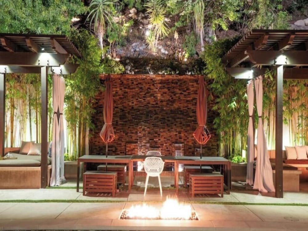 Zen Estate - Luxurious 5BR Beverly Hills Sanctuary With Pool & Canyon Views
