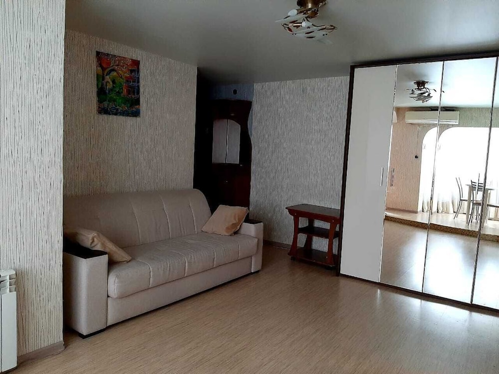 Cozy three bedroom apartment on Lenina