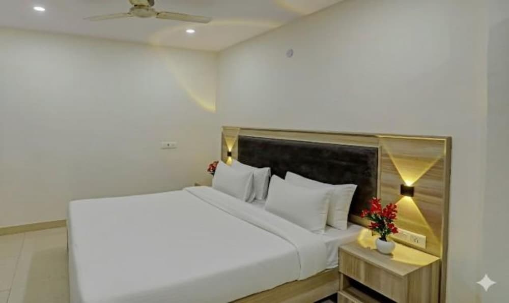 Fabhotel Royale 19