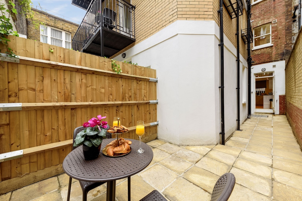 outdoor bbq area