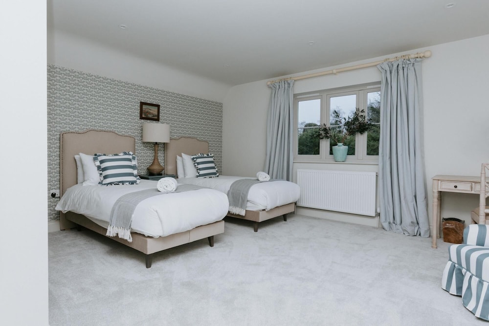 The Dragonfly - Central 2 Bedroom House view 5