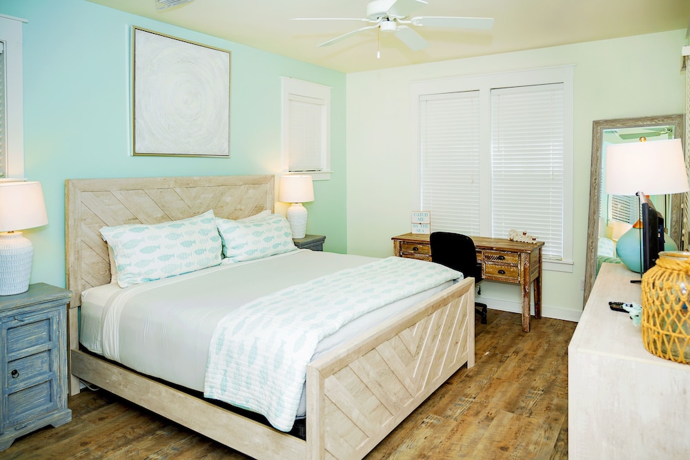 1352 Laurel Grove 3 Bedroom Home by RedAwning view 3