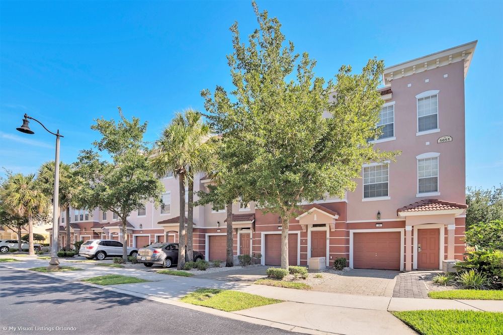 Exquisite and Airy 3BD Town Home in Vista Cay With CDC Cleaning Standards #3vc075