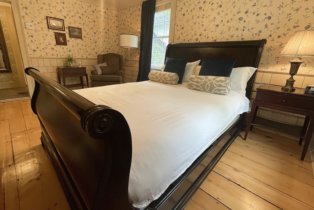 Lee Farm Inn
