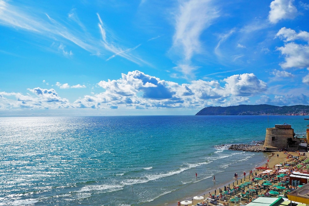 Solemare Blu in Cipressa view 5