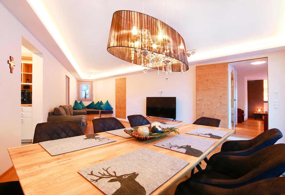Mountain Living Apartments - Ski-In & Ski-Out
