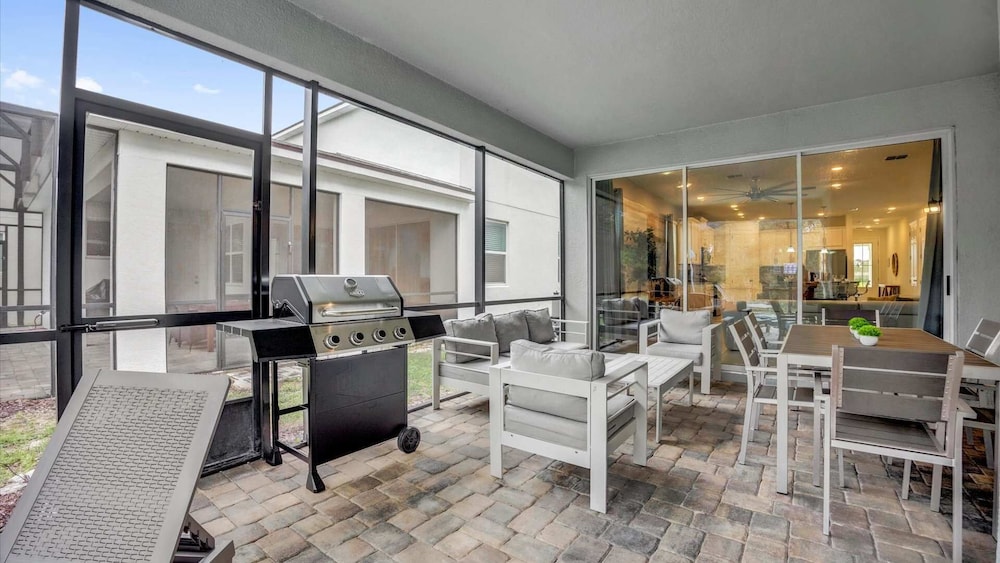 Upstay: Large Resort Home w Private Pool & Hot Tub