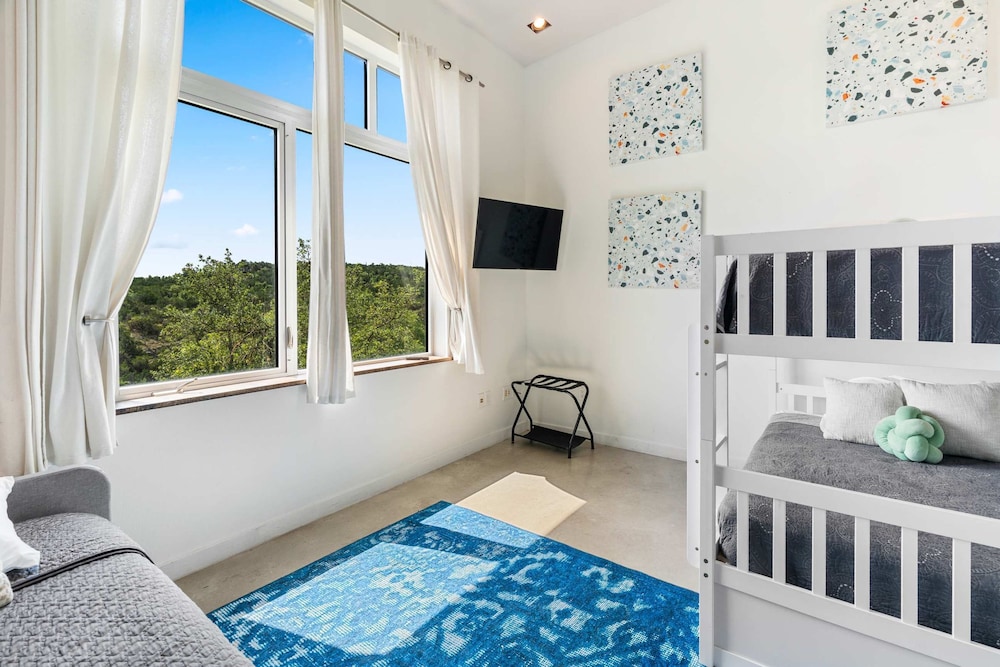 Luxury 4BR Hilltop Retreat With Scenic Views