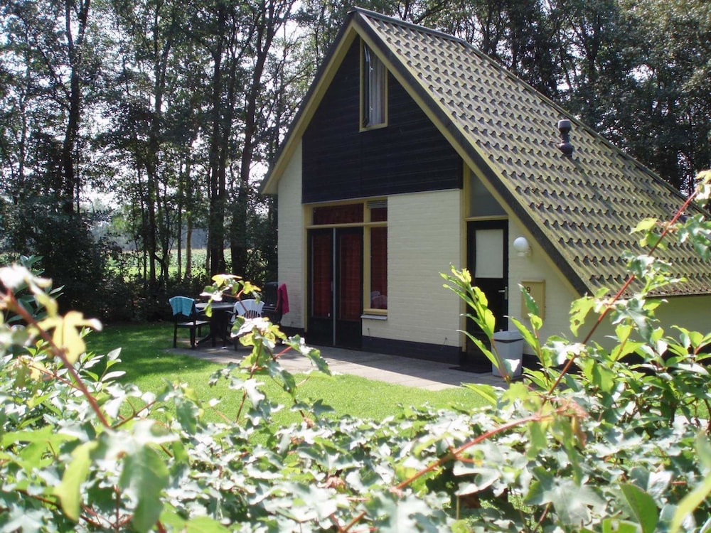 Attractive Holiday Home with Large Garden near Zwolle