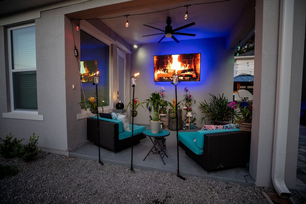 Brand New Modern Pet Friendly Zen Home W/ Private Home Theater & Hot Tub! 2 Bedroom Home by RedAwning