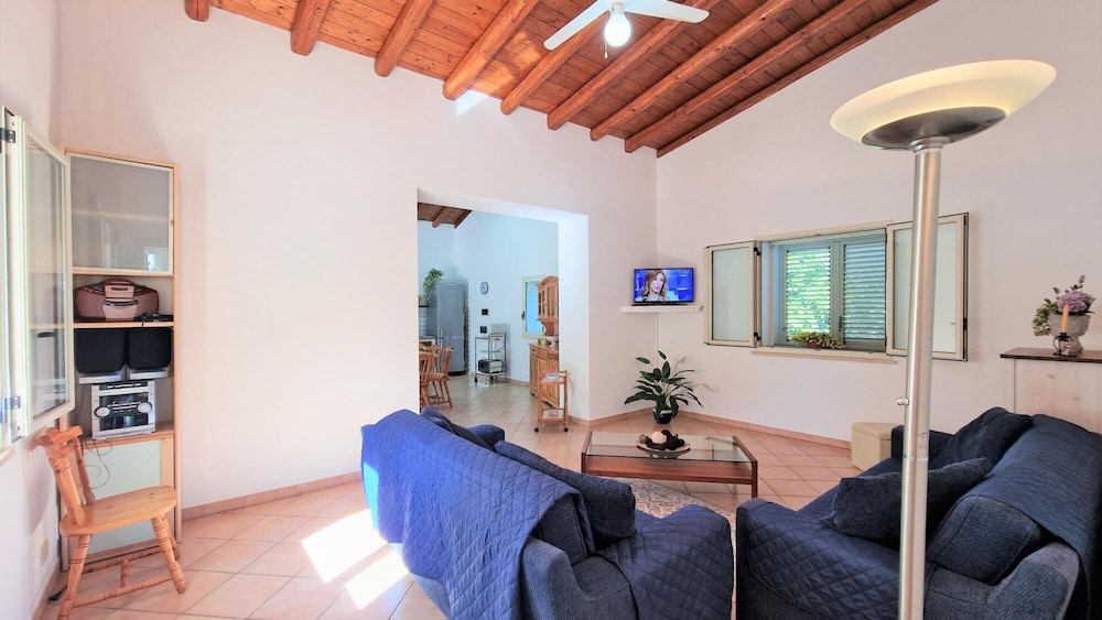 Villa Sceusa in Scopello view 4