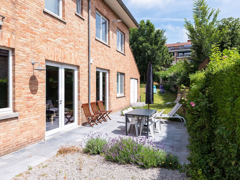 Apartment in Sint-idesbald Near the Beach