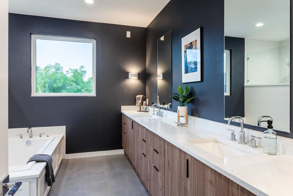 Stylish Clubhouse Retreat w/ Hot Tub Near Downtown