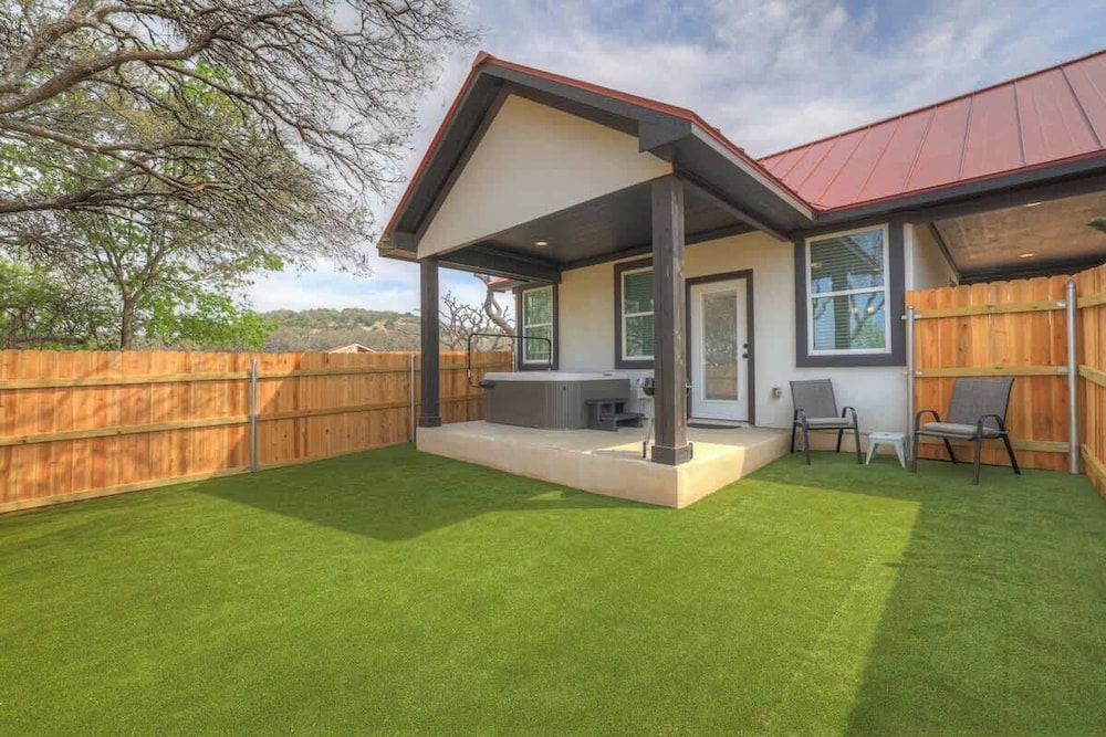 Modern Casita With Hot Tub Six Minutes From Main Street