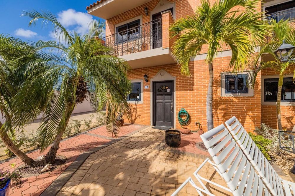 Cozy 3BR 2 5 BA Town Home Close to Beach w Pool