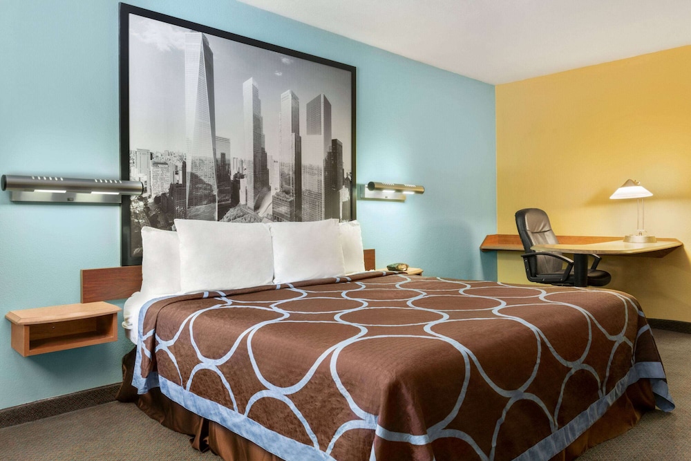 Super 8 by Wyndham Findlay view 4