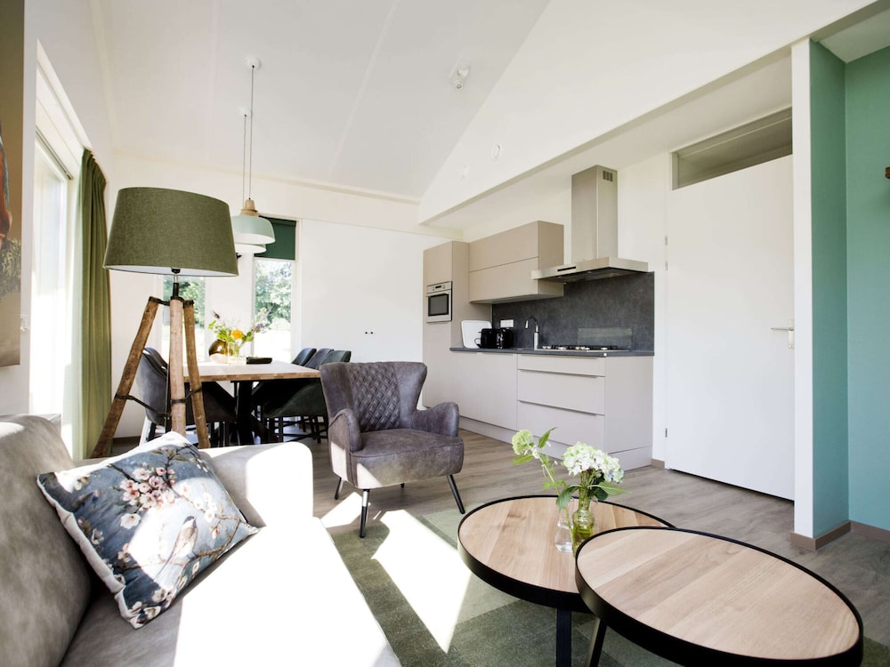 Attractive Bungalow with Covered Terrace near Veluwe view 4