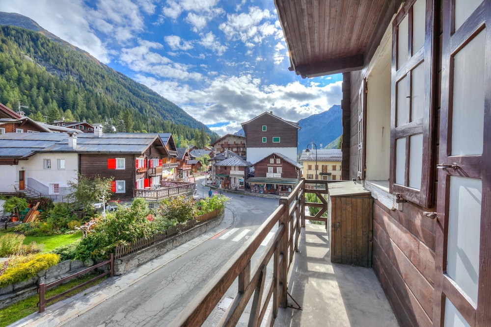 Monterosa Cozy Apartment 200mt From Ski view 2