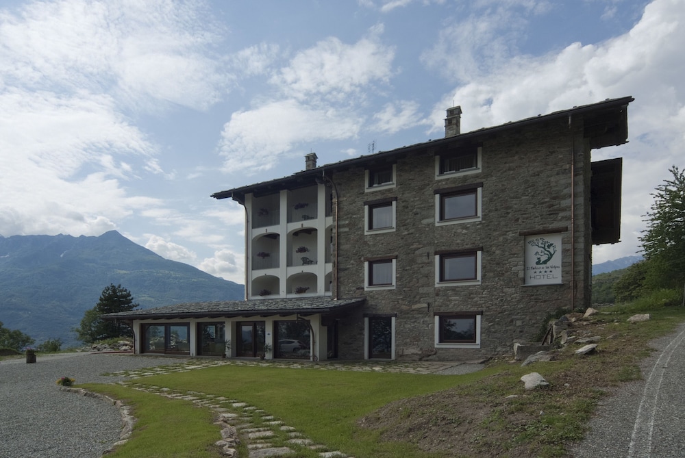 Azalea & Glicine House