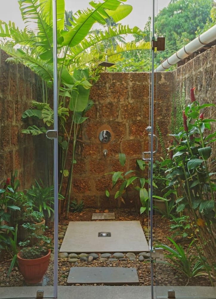 Salt by Hireavilla - 4BR w Heated Pool in Siolim