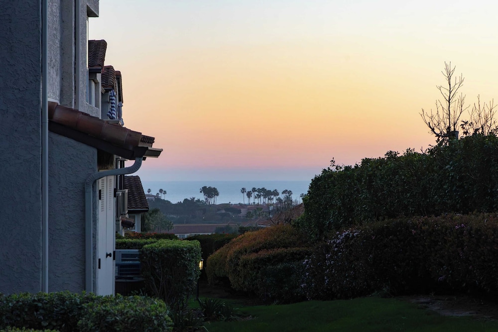 Coastal Retreat With Pool, Hot Tub, BBQ Patio & Minutes to Dana Point Harbor, Monarch Beach, Laguna Beach & Golf Courses Ritz Pointe Condo