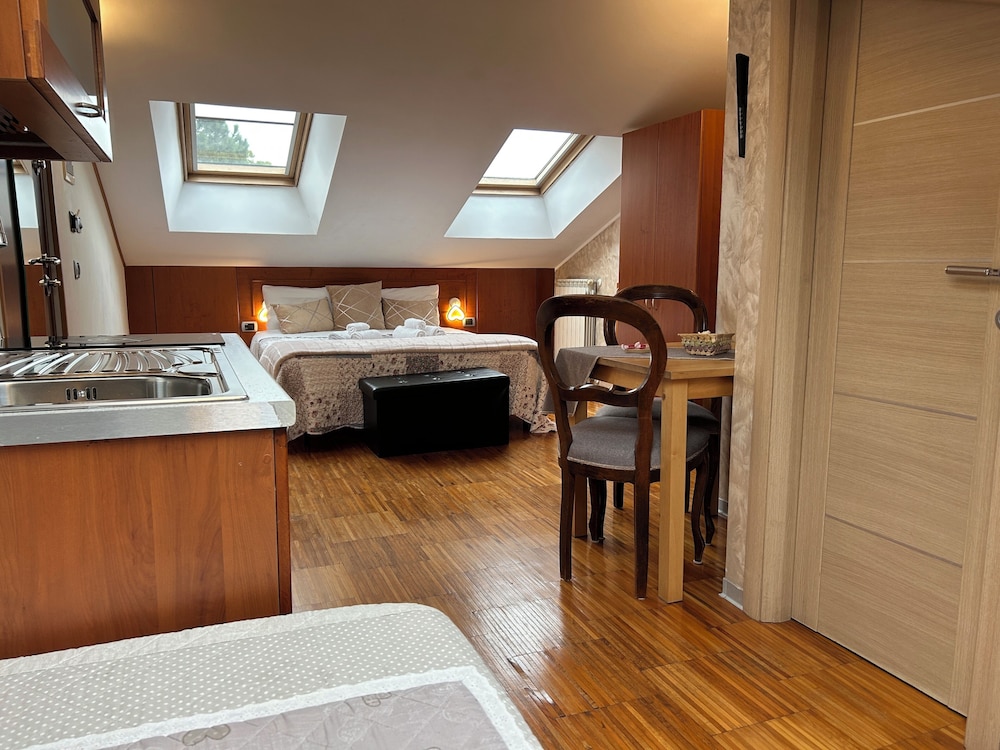 Aurelia Garden Gold Bed & Breakfast