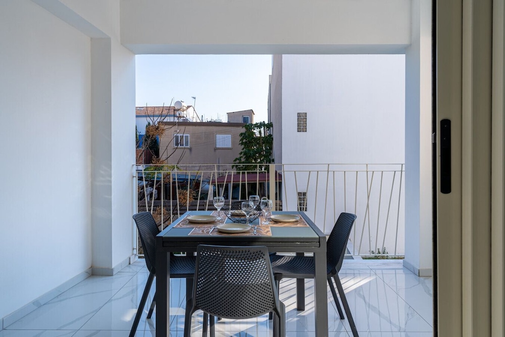 Marble - Studio & Balcony in Larnaca
