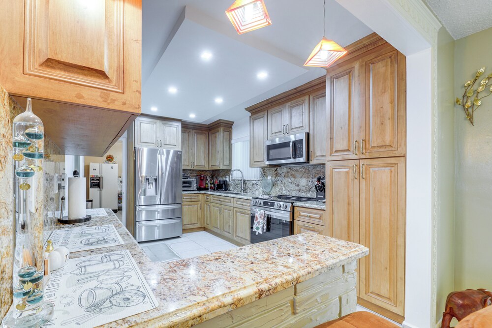 4 Mi to Hard Rock Stadium: Miramar Home w/ Bbq!