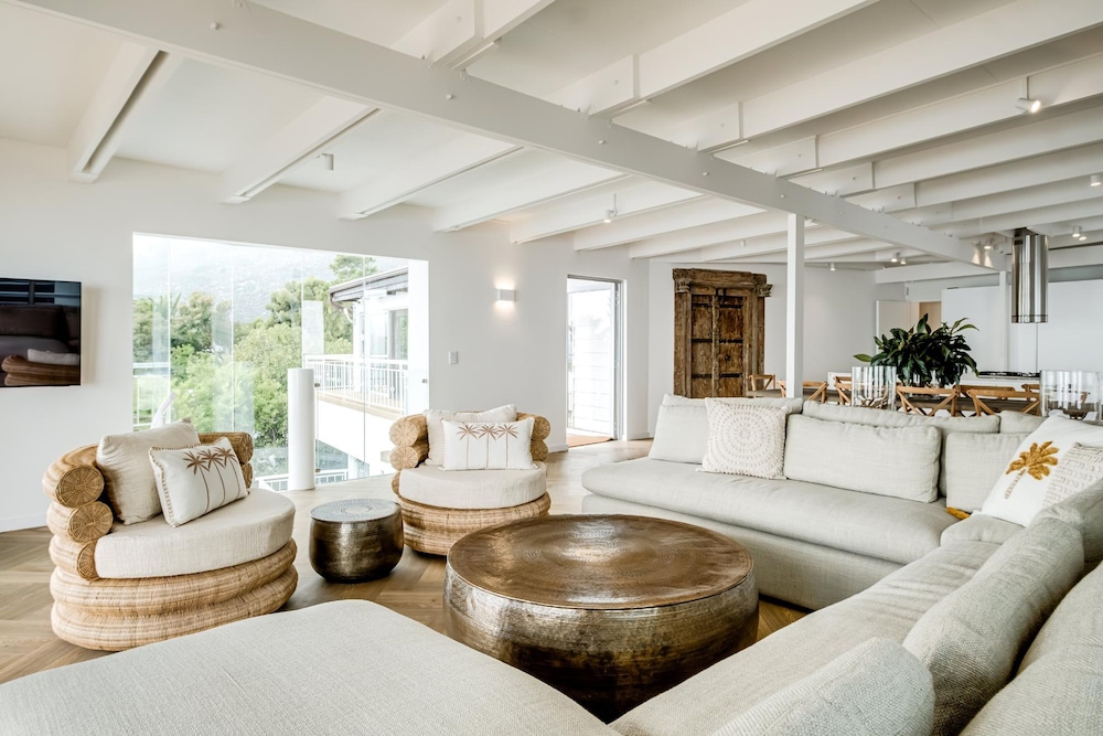 Idyllic Camps Bay Villa w 2 Pools Buddha Retreat