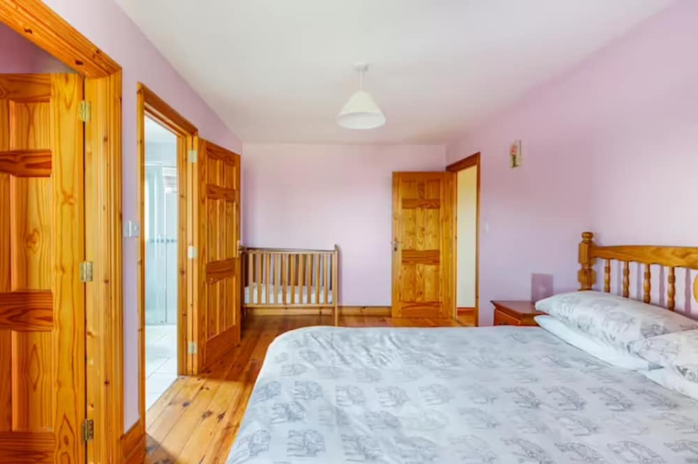 Large 5-bed Country House, Aughagower, Westport, view 3