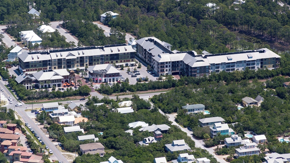 Coastal 3BR Condo With Pool & Shuttle : Snowbird Friendly!
