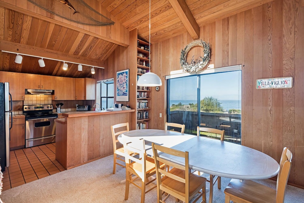 Viglione Fireplace, Hot Tub, & Ocean Views view 4