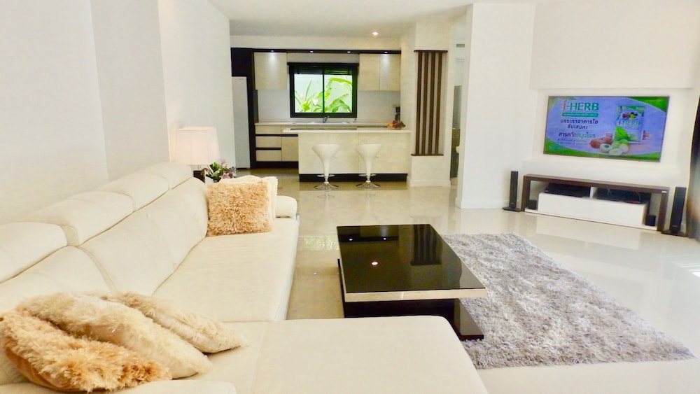 3 Bedroom Private Pool Villa Flora