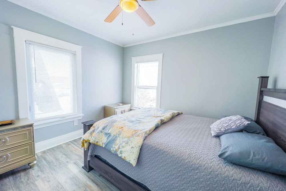 Large 6Br, 2Ba Close To Niagara Falls