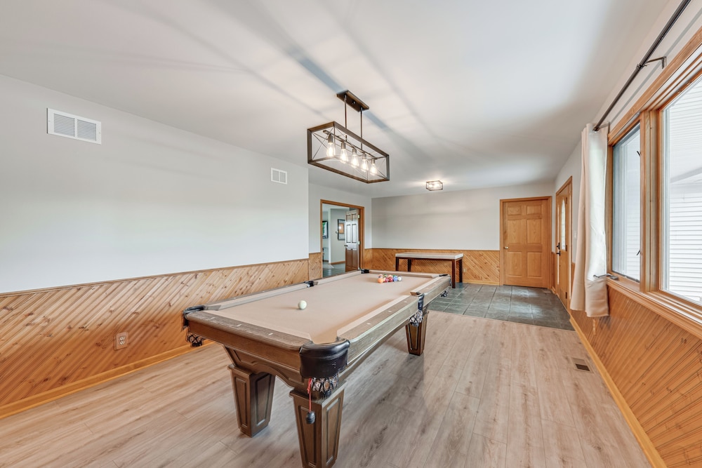 Lake Mary View: Pickleball Paradise Penthouse Unit