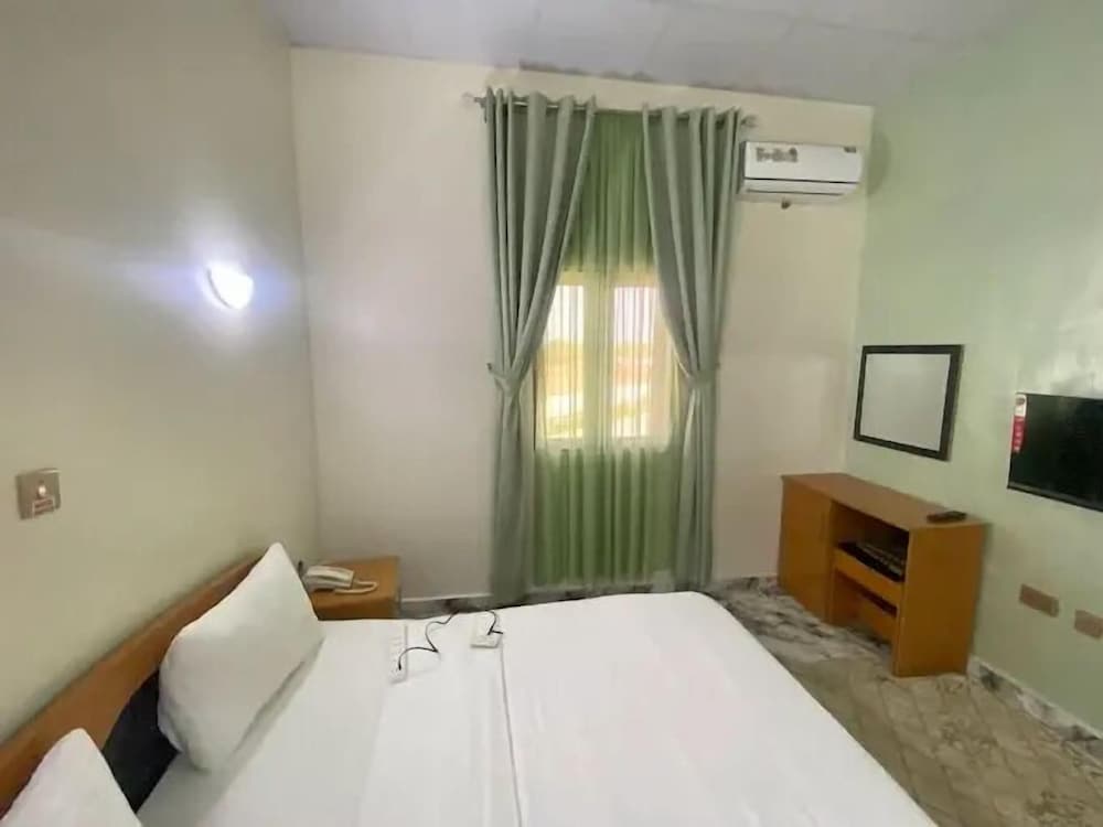 House 17 Apartment and Services Ltd
