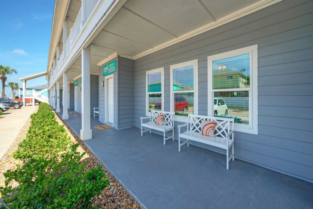 7 Costa Bahia Condos Sleeps 42 + Pool Minutes to the Beach