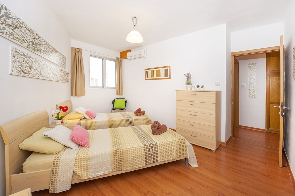 Spinola Bay Apartment by Getaways Malta photo 2