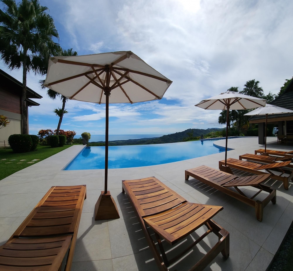 Lamangata - Luxury Surf Resort
