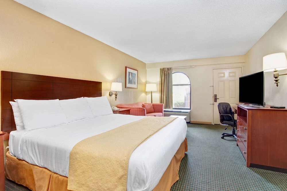 Days Inn & Suites by Wyndham Stockbridge South Atlanta view 5