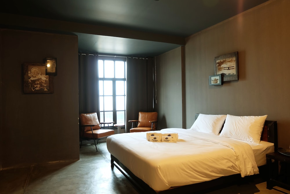 Rider Bedroom Hostel & Cafe
