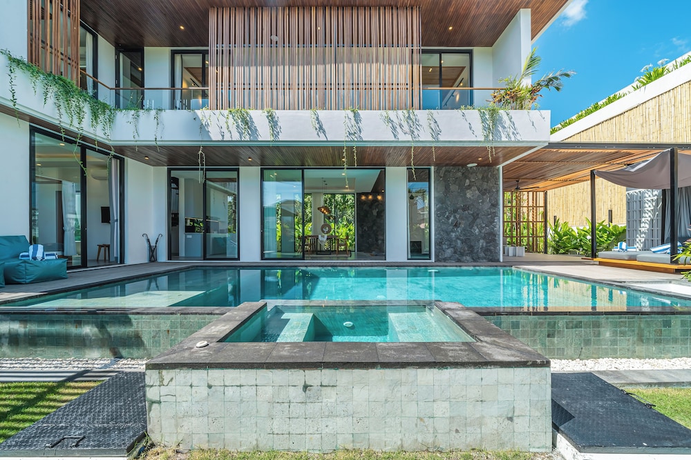 Villa Bedawang - 4BR Villa Seminyak