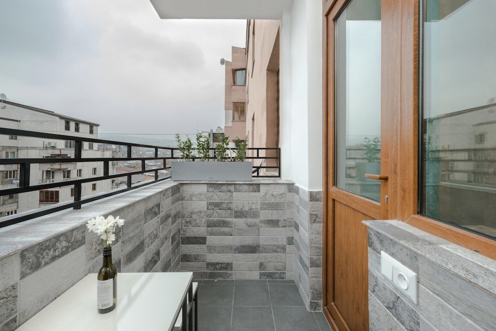 Stay Inn on Yekmalyan St