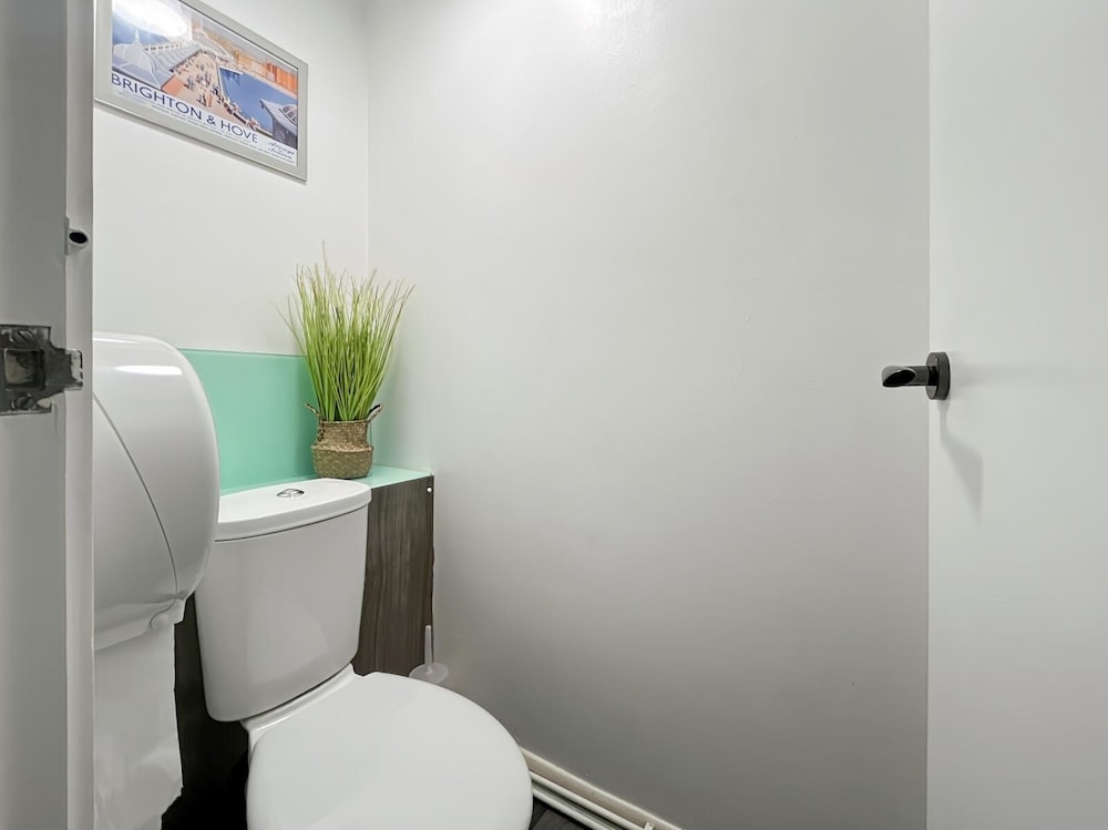 Central Brighton 2-bedroom Apartment 1 Double & 2 Single Beds Sleeps 4