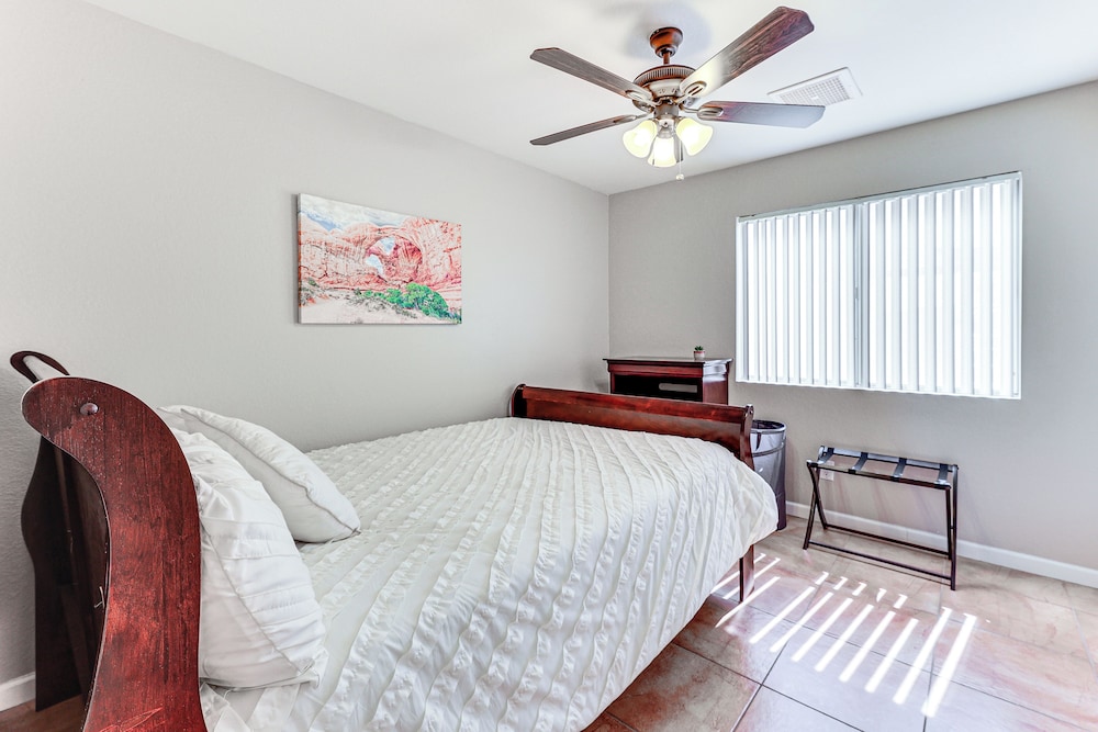Gilbert Family Home: Games, Private Pool & Patio!