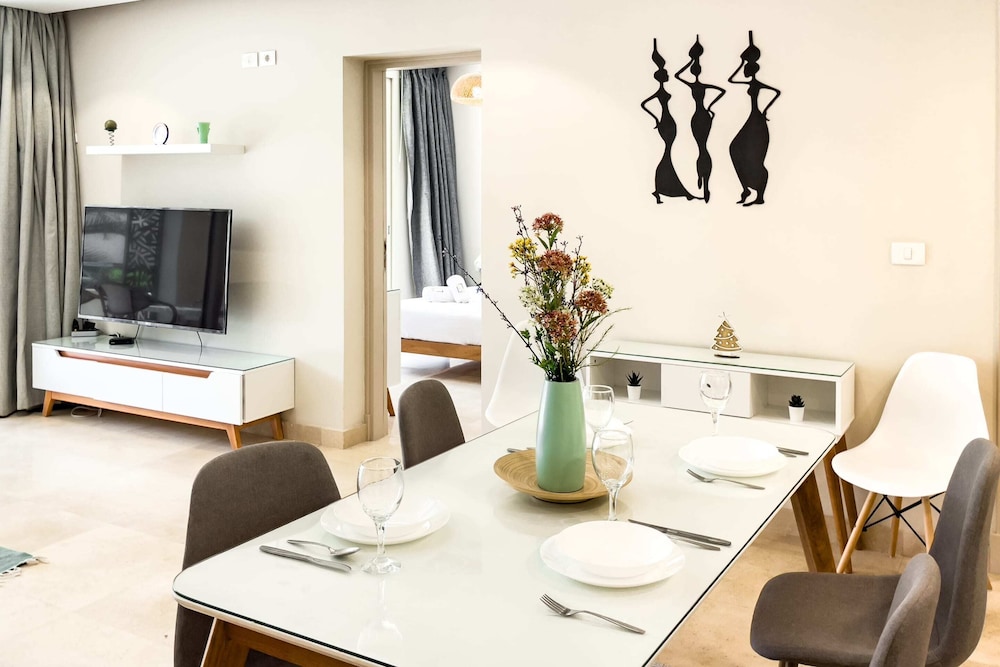 Xuru Stays I Exotic 1bdr w/ Outdoor Terrace Pool & Beach Access