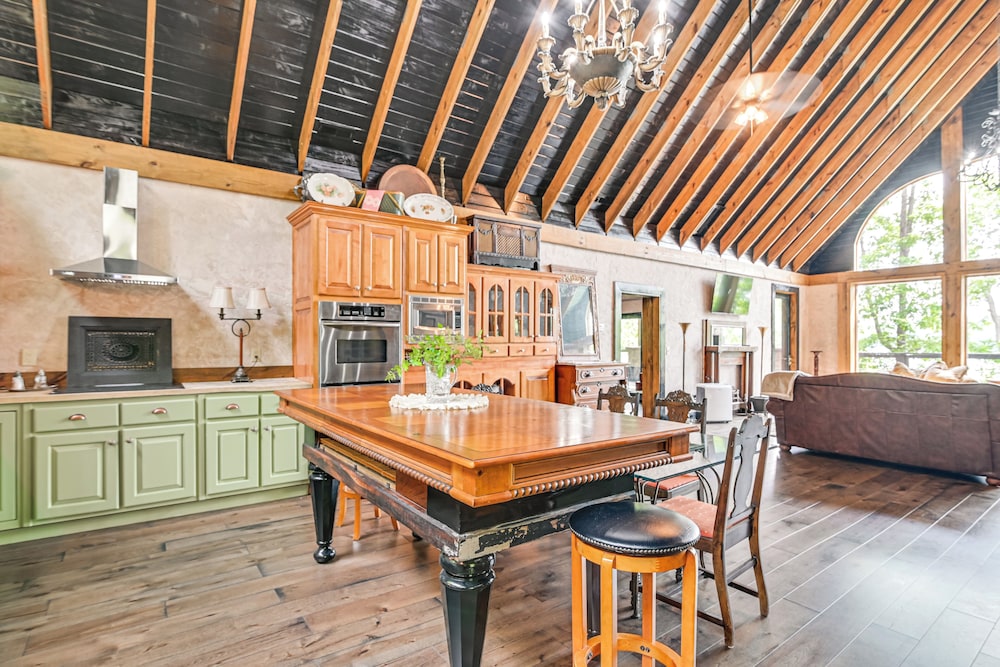 Upscale Getaway on Smith Lake w/ Boat Dock