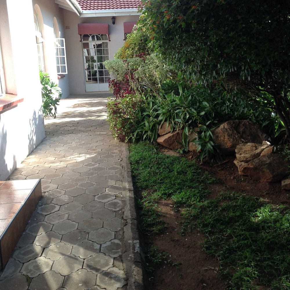 Lynn's Guest House
